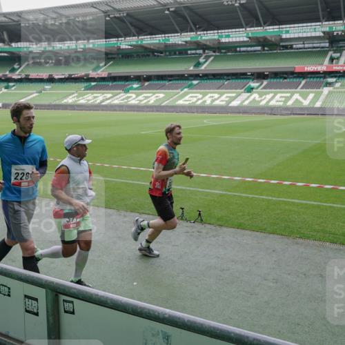 05.10.2025 - 20. swb-Marathon Bremen Michael Burmester http://msf.ph/oto/9270202 05.10.2025 12:41:13 Laufen im Stadion 9, 37, 38, 40, 45, 198, 377, 623, 689, 945, 1042, 1258, 1368, 1476, 2048, 2057, 2064, 2169, 2284, 2497, 2670, 2683, 2743, 2801, 2909, 3707, 3817, 4158, 4375, 4984, 6566, 8211, 46, 945, 2036, 2057, 2118, 7274, 7587, 7766 meine-sportfotos.de