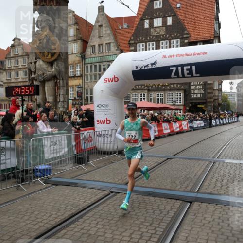 05.10.2025 - 20. swb-Marathon Bremen Yannick Fuchs http://msf.ph/oto/9270205 05.10.2025 12:14:49 Ziel 1122 meine-sportfotos.de