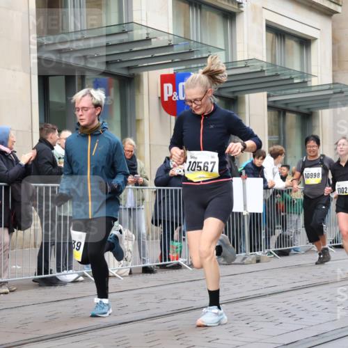 05.10.2025 - 20. swb-Marathon Bremen Strokosch-Dieckow http://msf.ph/oto/9270208 05.10.2025 11:08:21 Ziel 7069, 7706, 9191, 9235, 9274, 9276, 9481, 9589, 9721, 9853, 9982, 10051, 10134, 10212, 10567, 10787, 10859, 10939, 10998, 11028, 11073, 11076, 11242, 11479, 11590, 7069, 7706, 9191, 9235, 9274, 9276, 9481, 9589, 9721, 9853, 9982, 10051, 10134, 10212, 10567, 10787, 10859, 10939, 10998, 11028, 11073, 11076, 11242, 11479, 11590 meine-sportfotos.de