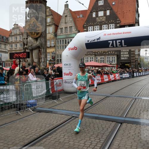 05.10.2025 - 20. swb-Marathon Bremen Yannick Fuchs http://msf.ph/oto/9270213 05.10.2025 12:14:49 Ziel 1122 meine-sportfotos.de