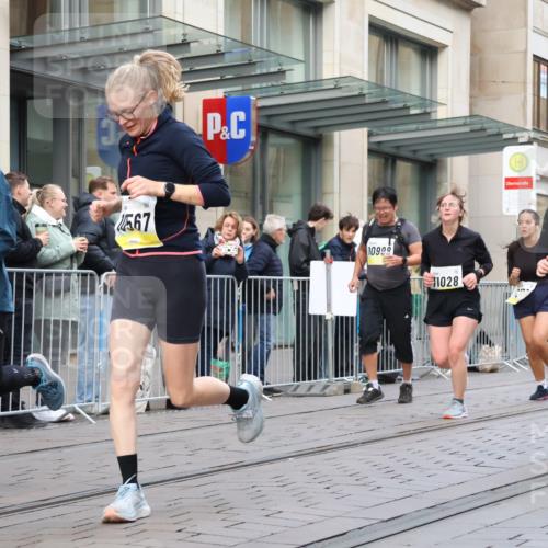 05.10.2025 - 20. swb-Marathon Bremen Strokosch-Dieckow http://msf.ph/oto/9270217 05.10.2025 11:08:22 Ziel 7069, 7706, 9184, 9191, 9235, 9274, 9276, 9481, 9589, 9721, 9853, 9982, 10051, 10134, 10212, 10567, 10787, 10859, 10939, 10998, 11028, 11073, 11076, 11242, 11479, 11590, 7069, 7706, 9184, 9191, 9235, 9274, 9276, 9481, 9589, 9721, 9853, 9982, 10051, 10134, 10212, 10567, 10787, 10859, 10939, 10998, 11028, 11073, 11076, 11242, 11479, 11590 meine-sportfotos.de
