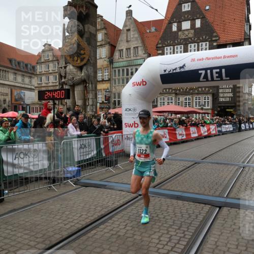 05.10.2025 - 20. swb-Marathon Bremen Yannick Fuchs http://msf.ph/oto/9270227 05.10.2025 12:14:49 Ziel 1122 meine-sportfotos.de