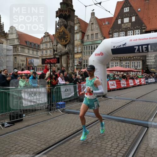 05.10.2025 - 20. swb-Marathon Bremen Yannick Fuchs http://msf.ph/oto/9270234 05.10.2025 12:14:49 Ziel 1122 meine-sportfotos.de