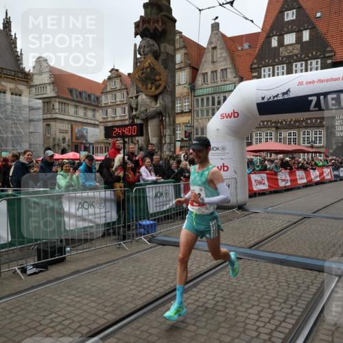 05.10.2025 - 20. swb-Marathon Bremen Yannick Fuchs http://msf.ph/oto/9270242 05.10.2025 12:14:50 Ziel 1122 meine-sportfotos.de