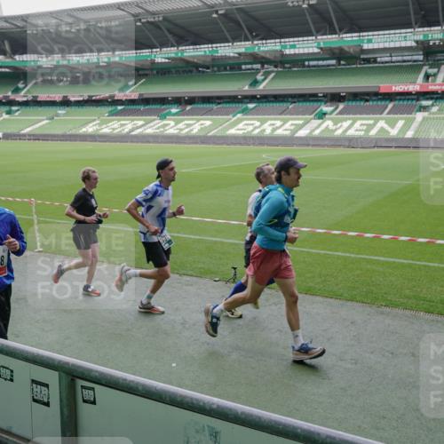 05.10.2025 - 20. swb-Marathon Bremen Michael Burmester http://msf.ph/oto/9270252 05.10.2025 12:41:19 Laufen im Stadion 9, 37, 38, 40, 45, 198, 377, 623, 689, 1042, 1258, 1368, 1476, 2048, 2064, 2169, 2284, 2497, 2670, 2683, 2743, 2801, 2909, 3707, 3817, 4158, 4375, 4984, 6566, 8211, 46, 945, 2036, 2057, 7587 meine-sportfotos.de