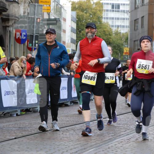 05.10.2025 - 20. swb-Marathon Bremen Strokosch-Dieckow http://msf.ph/oto/9270260 05.10.2025 11:10:02 Ziel 7799, 9288, 9470, 9476, 9554, 9561, 9760, 10383, 10435, 10515, 10563, 10596, 10659, 10885, 10969, 11401, 11405, 11536, 11634, 11748 meine-sportfotos.de