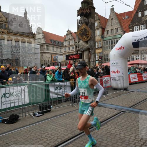 05.10.2025 - 20. swb-Marathon Bremen Yannick Fuchs http://msf.ph/oto/9270261 05.10.2025 12:14:50 Ziel 1122 meine-sportfotos.de