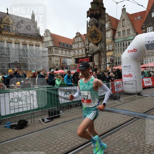 05.10.2025 - 20. swb-Marathon Bremen Yannick Fuchs http://msf.ph/oto/9270269 05.10.2025 12:14:50 Ziel 1122 meine-sportfotos.de