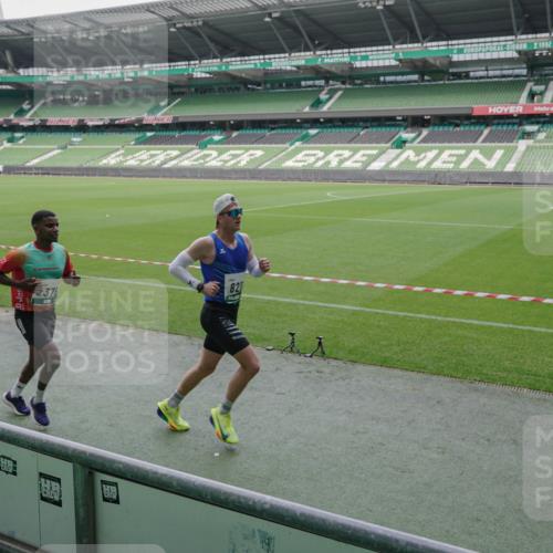05.10.2025 - 20. swb-Marathon Bremen Michael Burmester http://msf.ph/oto/9270285 05.10.2025 12:41:22 Laufen im Stadion 9, 37, 38, 40, 45, 198, 377, 623, 689, 1042, 1258, 1368, 1476, 2048, 2064, 2169, 2284, 2497, 2670, 2683, 2743, 2801, 2909, 3707, 3817, 4158, 4375, 4984, 6566, 8211, 46, 945, 2036, 2057, 7587 meine-sportfotos.de