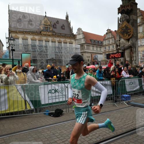 05.10.2025 - 20. swb-Marathon Bremen Yannick Fuchs http://msf.ph/oto/9270288 05.10.2025 12:14:50 Ziel 1122 meine-sportfotos.de