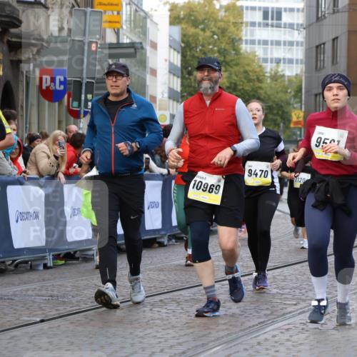 05.10.2025 - 20. swb-Marathon Bremen Strokosch-Dieckow http://msf.ph/oto/9270291 05.10.2025 11:10:02 Ziel 7799, 9288, 9470, 9476, 9554, 9561, 9760, 10383, 10435, 10515, 10563, 10596, 10659, 10885, 10969, 11401, 11405, 11536, 11634, 11748 meine-sportfotos.de