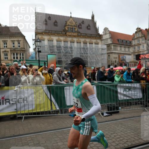 05.10.2025 - 20. swb-Marathon Bremen Yannick Fuchs http://msf.ph/oto/9270305 05.10.2025 12:14:50 Ziel 1122 meine-sportfotos.de