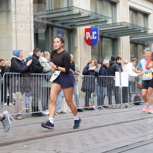 05.10.2025 - 20. swb-Marathon Bremen Strokosch-Dieckow http://msf.ph/oto/9270319 05.10.2025 11:08:24 Ziel 7069, 7706, 9184, 9191, 9274, 9276, 9481, 9589, 9721, 9853, 9912, 9982, 10051, 10134, 10212, 10248, 10567, 10714, 10787, 10840, 10859, 10939, 10998, 11028, 11073, 11076, 11242, 11479, 11590, 7069, 7706, 9184, 9191, 9274, 9276, 9481, 9589, 9721, 9853, 9912, 9982, 10051, 10134, 10212, 10248, 10567, 10714, 10787, 10840, 10859, 10939, 10998, 11028, 11073, 11076, 11242, 11479, 11590 meine-sportfotos.de