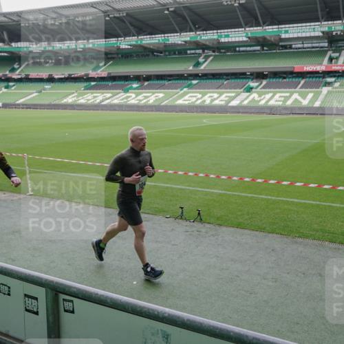 05.10.2025 - 20. swb-Marathon Bremen Michael Burmester http://msf.ph/oto/9270324 05.10.2025 12:41:24 Laufen im Stadion 9, 37, 38, 40, 45, 198, 377, 623, 689, 1042, 1258, 1368, 1476, 2048, 2064, 2169, 2284, 2497, 2670, 2683, 2743, 2801, 2909, 3707, 3817, 4158, 4375, 4984, 6566, 8211, 46, 945, 2036, 2057, 7587 meine-sportfotos.de