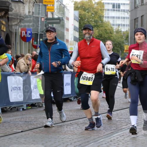 05.10.2025 - 20. swb-Marathon Bremen Strokosch-Dieckow http://msf.ph/oto/9270326 05.10.2025 11:10:02 Ziel 7799, 9288, 9470, 9476, 9554, 9561, 9760, 10383, 10435, 10515, 10563, 10596, 10659, 10885, 10969, 11401, 11405, 11536, 11634, 11748 meine-sportfotos.de