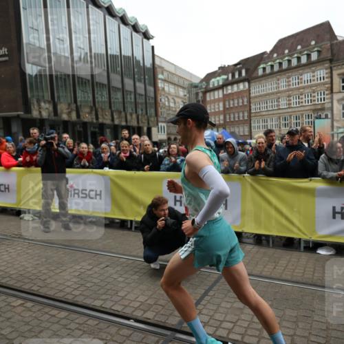 05.10.2025 - 20. swb-Marathon Bremen Yannick Fuchs http://msf.ph/oto/9270334 05.10.2025 12:14:51 Ziel 1122 meine-sportfotos.de