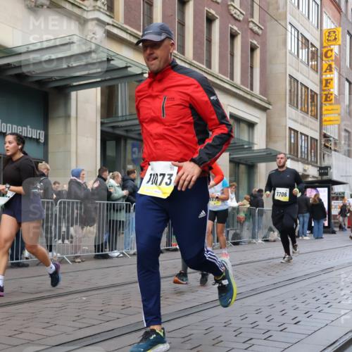 05.10.2025 - 20. swb-Marathon Bremen Strokosch-Dieckow http://msf.ph/oto/9270343 05.10.2025 11:08:25 Ziel 7069, 7706, 9184, 9191, 9274, 9276, 9466, 9589, 9721, 9774, 9853, 9912, 9982, 10031, 10051, 10134, 10212, 10248, 10567, 10714, 10787, 10840, 10859, 10939, 10998, 11028, 11073, 11076, 11242, 11479, 11590, 7069, 7706, 9184, 9191, 9274, 9276, 9466, 9589, 9721, 9774, 9853, 9912, 9982, 10031, 10051, 10134, 10212, 10248, 10567, 10714, 10787, 10840, 10859, 10939, 10998, 11028, 11073, 11076, 11242, 11479, 11590 meine-sportfotos.de