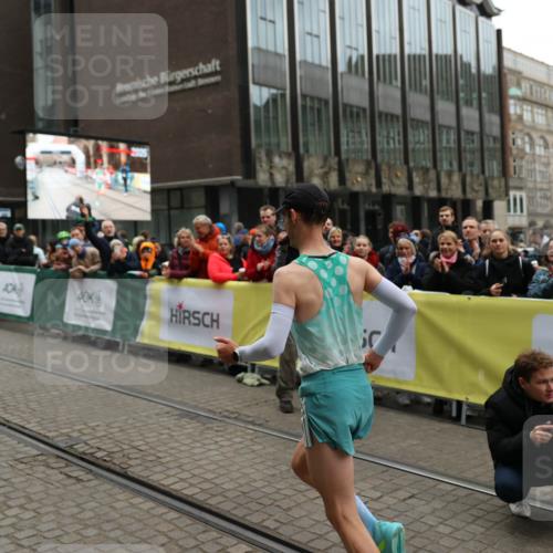 05.10.2025 - 20. swb-Marathon Bremen Yannick Fuchs http://msf.ph/oto/9270345 05.10.2025 12:14:51 Ziel 1122 meine-sportfotos.de