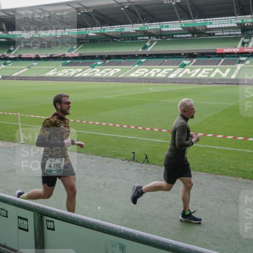 05.10.2025 - 20. swb-Marathon Bremen Michael Burmester http://msf.ph/oto/9270347 05.10.2025 12:41:25 Laufen im Stadion 9, 37, 38, 40, 45, 198, 377, 623, 689, 1042, 1258, 1368, 1476, 2048, 2064, 2169, 2284, 2497, 2670, 2683, 2743, 2801, 2909, 3707, 3817, 4158, 4375, 4984, 6566, 8211, 45, 46, 623, 945, 2036, 2057, 2169, 7587 meine-sportfotos.de