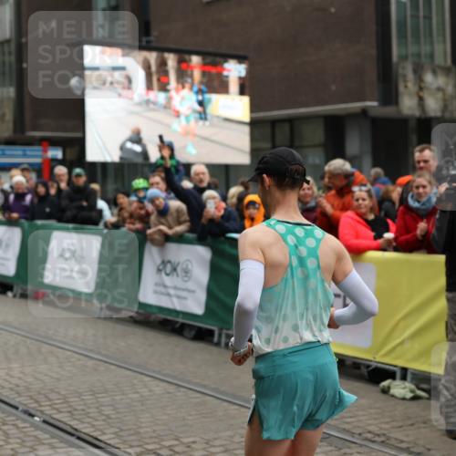 05.10.2025 - 20. swb-Marathon Bremen Yannick Fuchs http://msf.ph/oto/9270354 05.10.2025 12:14:51 Ziel 1122 meine-sportfotos.de