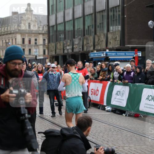 05.10.2025 - 20. swb-Marathon Bremen Yannick Fuchs http://msf.ph/oto/9270369 05.10.2025 12:14:53 Ziel 1122 meine-sportfotos.de