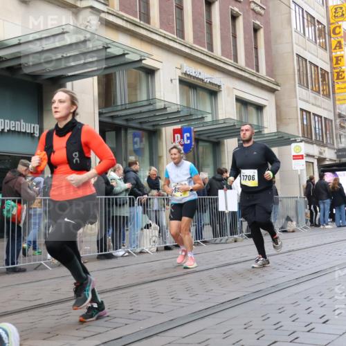 05.10.2025 - 20. swb-Marathon Bremen Strokosch-Dieckow http://msf.ph/oto/9270374 05.10.2025 11:08:26 Ziel 7069, 7706, 9184, 9191, 9274, 9276, 9466, 9589, 9721, 9774, 9853, 9912, 9982, 10031, 10051, 10087, 10134, 10212, 10248, 10567, 10714, 10787, 10840, 10939, 10998, 11028, 11073, 11076, 11126, 11142, 11242, 11479, 11590, 7069, 7706, 9184, 9191, 9274, 9276, 9466, 9589, 9721, 9774, 9853, 9912, 9982, 10031, 10051, 10087, 10134, 10212, 10248, 10567, 10714, 10787, 10840, 10939, 10998, 11028, 11073, 11076, 11126, 11142, 11242, 11479, 11590 meine-sportfotos.de