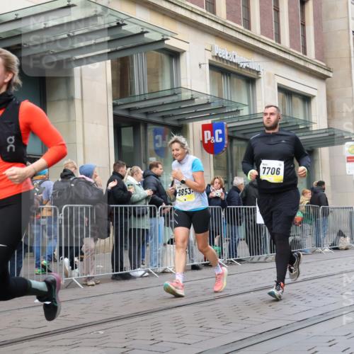 05.10.2025 - 20. swb-Marathon Bremen Strokosch-Dieckow http://msf.ph/oto/9270388 05.10.2025 11:08:26 Ziel 7069, 7706, 9184, 9191, 9274, 9276, 9466, 9589, 9721, 9774, 9853, 9912, 9982, 10031, 10051, 10087, 10134, 10212, 10248, 10567, 10714, 10787, 10840, 10939, 10998, 11028, 11073, 11076, 11126, 11142, 11242, 11479, 11590, 7069, 7706, 9184, 9191, 9274, 9276, 9466, 9589, 9721, 9774, 9853, 9912, 9982, 10031, 10051, 10087, 10134, 10212, 10248, 10567, 10714, 10787, 10840, 10939, 10998, 11028, 11073, 11076, 11126, 11142, 11242, 11479, 11590 meine-sportfotos.de