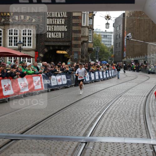 05.10.2025 - 20. swb-Marathon Bremen Yannick Fuchs http://msf.ph/oto/9270389 05.10.2025 12:15:12 Ziel 212 meine-sportfotos.de
