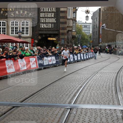 05.10.2025 - 20. swb-Marathon Bremen Yannick Fuchs http://msf.ph/oto/9270409 05.10.2025 12:15:12 Ziel 212 meine-sportfotos.de