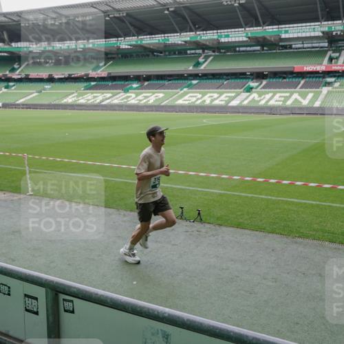 05.10.2025 - 20. swb-Marathon Bremen Michael Burmester http://msf.ph/oto/9270421 05.10.2025 12:42:03 Laufen im Stadion 9, 635, 907, 1042, 1258, 1476, 1763, 2743, 2801, 3153, 4158, 4635, 4984, 6903, 8211, 37, 38, 40, 198, 377, 1258, 1368, 2284, 2909, 3707, 3817, 6566 meine-sportfotos.de