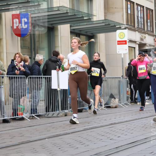 05.10.2025 - 20. swb-Marathon Bremen Strokosch-Dieckow http://msf.ph/oto/9270432 05.10.2025 11:08:29 Ziel 7069, 7706, 9184, 9191, 9274, 9276, 9466, 9589, 9721, 9774, 9853, 9912, 10031, 10051, 10087, 10212, 10248, 10458, 10567, 10714, 10840, 10939, 10998, 11028, 11073, 11076, 11126, 11142, 11242, 11479, 11590, 7069, 7706, 9184, 9191, 9274, 9276, 9466, 9589, 9721, 9774, 9853, 9912, 10031, 10051, 10087, 10212, 10248, 10458, 10567, 10714, 10840, 10939, 10998, 11028, 11073, 11076, 11126, 11142, 11242, 11479, 11590 meine-sportfotos.de