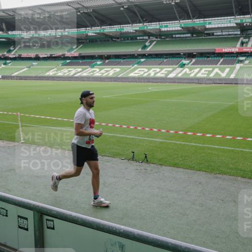 05.10.2025 - 20. swb-Marathon Bremen Michael Burmester http://msf.ph/oto/9270441 05.10.2025 12:42:13 Laufen im Stadion 635, 907, 965, 1612, 1645, 1763, 2068, 3153, 4635, 6903, 7405, 9, 38, 198, 377, 1042, 1258, 1368, 1476, 2284, 2743, 2801, 3707, 3817, 4158, 4984, 6566, 8211 meine-sportfotos.de