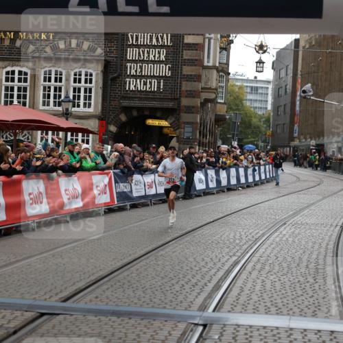 05.10.2025 - 20. swb-Marathon Bremen Yannick Fuchs http://msf.ph/oto/9270444 05.10.2025 12:15:12 Ziel 212 meine-sportfotos.de