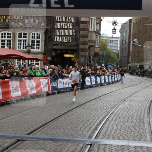 05.10.2025 - 20. swb-Marathon Bremen Yannick Fuchs http://msf.ph/oto/9270454 05.10.2025 12:15:12 Ziel 212 meine-sportfotos.de