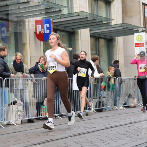 05.10.2025 - 20. swb-Marathon Bremen Strokosch-Dieckow http://msf.ph/oto/9270456 05.10.2025 11:08:30 Ziel 7069, 7706, 9184, 9191, 9274, 9276, 9466, 9589, 9721, 9774, 9853, 9912, 10031, 10051, 10087, 10212, 10248, 10458, 10567, 10714, 10840, 10939, 10998, 11028, 11073, 11076, 11126, 11142, 11242, 11479, 11590, 7069, 7706, 9184, 9191, 9274, 9276, 9466, 9589, 9721, 9774, 9853, 9912, 10031, 10051, 10087, 10212, 10248, 10458, 10567, 10714, 10840, 10939, 10998, 11028, 11073, 11076, 11126, 11142, 11242, 11479, 11590 meine-sportfotos.de
