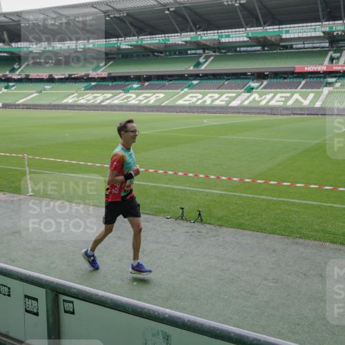 05.10.2025 - 20. swb-Marathon Bremen Michael Burmester http://msf.ph/oto/9270463 05.10.2025 12:42:14 Laufen im Stadion 635, 907, 965, 1612, 1645, 1763, 2068, 3153, 3294, 4635, 6903, 7405, 9, 198, 377, 1042, 1258, 1368, 1476, 2284, 2743, 2801, 3707, 3817, 4158, 4984, 6566, 8211 meine-sportfotos.de