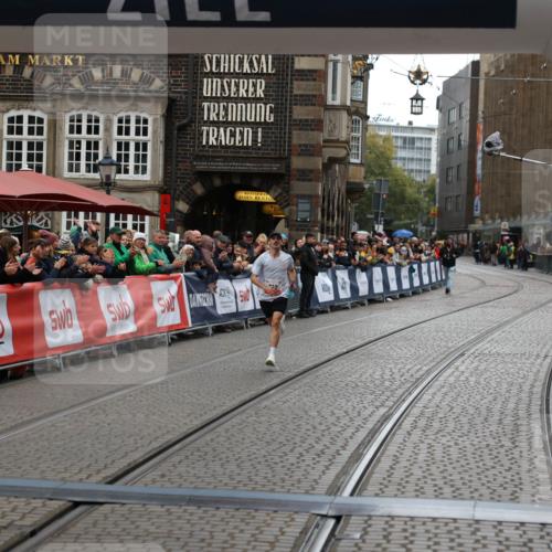 05.10.2025 - 20. swb-Marathon Bremen Yannick Fuchs http://msf.ph/oto/9270465 05.10.2025 12:15:12 Ziel 212 meine-sportfotos.de