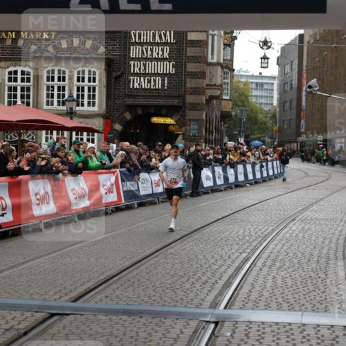 05.10.2025 - 20. swb-Marathon Bremen Yannick Fuchs http://msf.ph/oto/9270476 05.10.2025 12:15:12 Ziel 212 meine-sportfotos.de