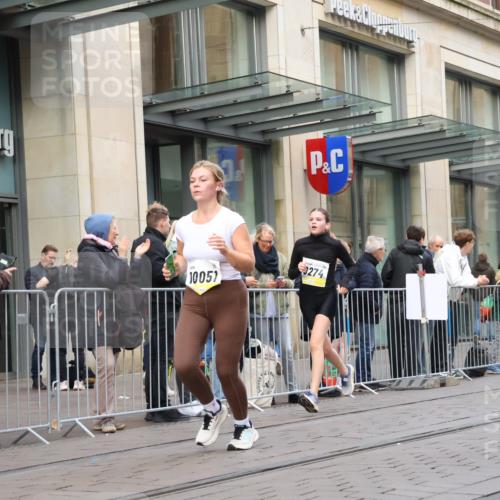 05.10.2025 - 20. swb-Marathon Bremen Strokosch-Dieckow http://msf.ph/oto/9270477 05.10.2025 11:08:30 Ziel 7069, 7706, 9184, 9191, 9274, 9276, 9466, 9589, 9721, 9774, 9853, 9912, 10031, 10051, 10087, 10212, 10248, 10458, 10567, 10714, 10840, 10939, 10998, 11028, 11073, 11076, 11126, 11142, 11242, 11479, 11590, 7069, 7706, 9184, 9191, 9274, 9276, 9466, 9589, 9721, 9774, 9853, 9912, 10031, 10051, 10087, 10212, 10248, 10458, 10567, 10714, 10840, 10939, 10998, 11028, 11073, 11076, 11126, 11142, 11242, 11479, 11590 meine-sportfotos.de