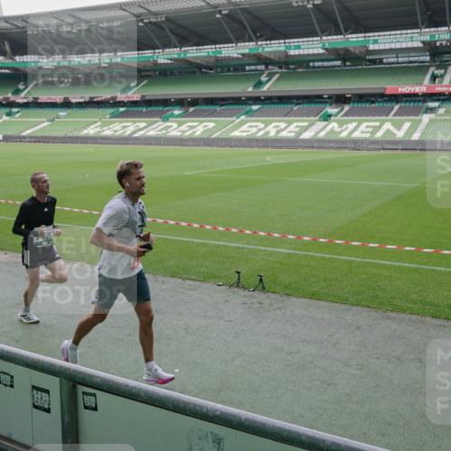 05.10.2025 - 20. swb-Marathon Bremen Michael Burmester http://msf.ph/oto/9270480 05.10.2025 12:42:20 Laufen im Stadion 635, 907, 965, 1215, 1612, 1645, 1763, 2068, 3153, 3294, 4635, 5028, 6903, 7405, 9, 1042, 1258, 1476, 2743, 2801, 3817, 4158, 4984, 6566, 8211 meine-sportfotos.de