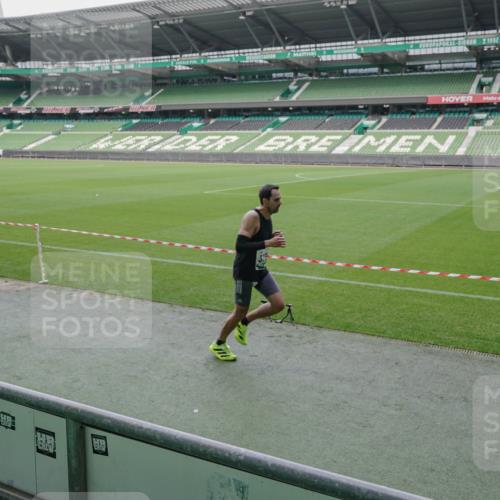 05.10.2025 - 20. swb-Marathon Bremen Michael Burmester http://msf.ph/oto/9270512 05.10.2025 12:42:23 Laufen im Stadion 588, 635, 907, 965, 1123, 1215, 1612, 1645, 1763, 2068, 2141, 2385, 3153, 3294, 4635, 5028, 6903, 7405, 9, 1042, 1258, 1476, 2743, 2801, 4158, 4984, 8211 meine-sportfotos.de