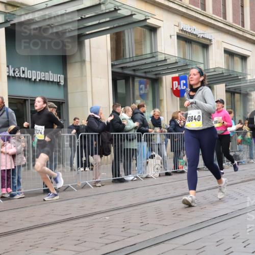 05.10.2025 - 20. swb-Marathon Bremen Strokosch-Dieckow http://msf.ph/oto/9270514 05.10.2025 11:08:31 Ziel 7069, 7706, 9184, 9191, 9274, 9276, 9466, 9589, 9721, 9774, 9853, 9912, 10031, 10051, 10087, 10248, 10458, 10567, 10714, 10840, 10939, 10998, 11028, 11073, 11076, 11126, 11142, 11242, 11479, 11590, 7069, 7706, 9184, 9191, 9274, 9276, 9466, 9589, 9721, 9774, 9853, 9912, 10031, 10051, 10087, 10248, 10458, 10567, 10714, 10840, 10939, 10998, 11028, 11073, 11076, 11126, 11142, 11242, 11479, 11590 meine-sportfotos.de