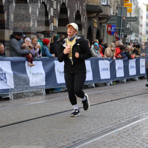 05.10.2025 - 20. swb-Marathon Bremen Strokosch-Dieckow http://msf.ph/oto/9270519 05.10.2025 11:10:11 Ziel 7799, 9806, 10082, 10189, 10563, 10596, 11204, 11261, 11333, 11536 meine-sportfotos.de