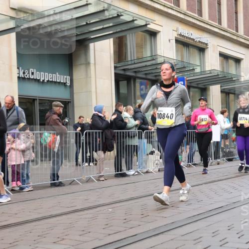 05.10.2025 - 20. swb-Marathon Bremen Strokosch-Dieckow http://msf.ph/oto/9270527 05.10.2025 11:08:32 Ziel 7069, 7706, 9184, 9191, 9274, 9276, 9466, 9589, 9721, 9774, 9853, 9912, 10031, 10051, 10087, 10248, 10458, 10567, 10714, 10840, 10939, 10998, 11028, 11073, 11076, 11126, 11142, 11479, 11590, 7069, 7706, 9184, 9191, 9274, 9276, 9466, 9589, 9721, 9774, 9853, 9912, 10031, 10051, 10087, 10248, 10458, 10567, 10714, 10840, 10939, 10998, 11028, 11073, 11076, 11126, 11142, 11479, 11590 meine-sportfotos.de