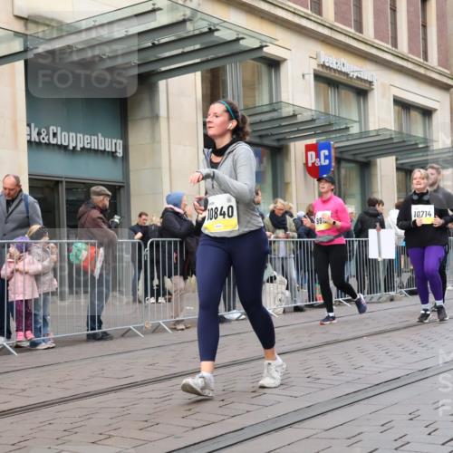 05.10.2025 - 20. swb-Marathon Bremen Strokosch-Dieckow http://msf.ph/oto/9270537 05.10.2025 11:08:32 Ziel 7069, 7706, 9184, 9191, 9274, 9276, 9466, 9589, 9721, 9774, 9853, 9912, 10031, 10051, 10087, 10248, 10458, 10567, 10714, 10840, 10939, 10998, 11028, 11073, 11076, 11126, 11142, 11479, 11590, 7069, 7706, 9184, 9191, 9274, 9276, 9466, 9589, 9721, 9774, 9853, 9912, 10031, 10051, 10087, 10248, 10458, 10567, 10714, 10840, 10939, 10998, 11028, 11073, 11076, 11126, 11142, 11479, 11590 meine-sportfotos.de