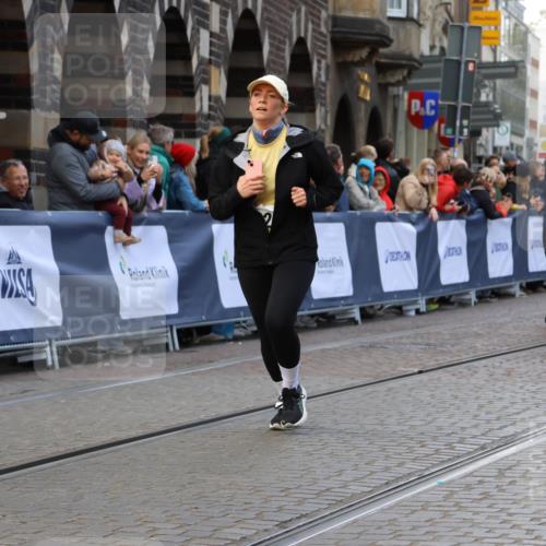 05.10.2025 - 20. swb-Marathon Bremen Strokosch-Dieckow http://msf.ph/oto/9270550 05.10.2025 11:10:11 Ziel 7799, 9806, 10082, 10189, 10563, 10596, 11204, 11261, 11333, 11536 meine-sportfotos.de