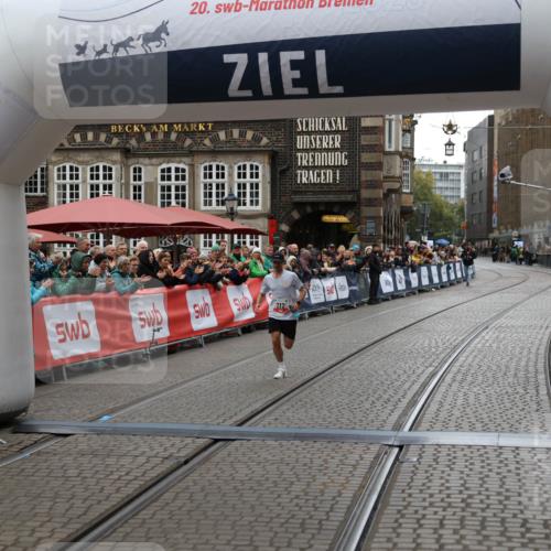 05.10.2025 - 20. swb-Marathon Bremen Yannick Fuchs http://msf.ph/oto/9270559 05.10.2025 12:15:14 Ziel 212 meine-sportfotos.de