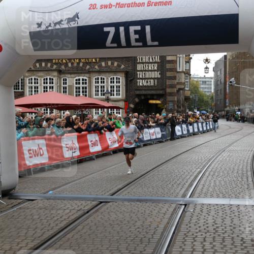 05.10.2025 - 20. swb-Marathon Bremen Yannick Fuchs http://msf.ph/oto/9270565 05.10.2025 12:15:14 Ziel 212 meine-sportfotos.de