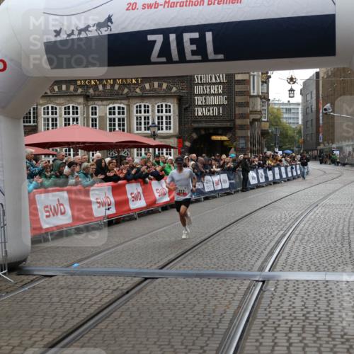 05.10.2025 - 20. swb-Marathon Bremen Yannick Fuchs http://msf.ph/oto/9270576 05.10.2025 12:15:14 Ziel 212 meine-sportfotos.de