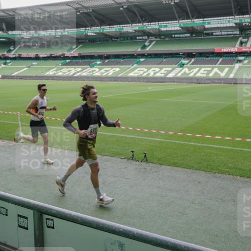 05.10.2025 - 20. swb-Marathon Bremen Michael Burmester http://msf.ph/oto/9270582 05.10.2025 12:42:28 Laufen im Stadion 588, 635, 907, 965, 1123, 1215, 1612, 1645, 1763, 1810, 2068, 2141, 2385, 3153, 3294, 3705, 4635, 5028, 5470, 6903, 7405, 1476, 2743, 2801, 4158, 4984, 8211 meine-sportfotos.de